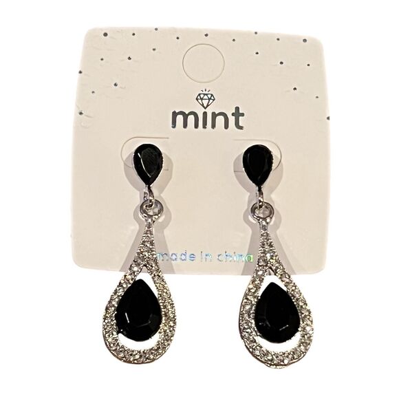 Teardrop Drop Earrings clutch back Earrings Cubic Zirconia Silver Tone Romantic - Picture 1 of 10